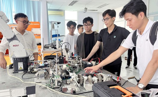 Kết nối trí tuệ toàn cầu, xây dựng nguồn nhân lực AI Việt Nam