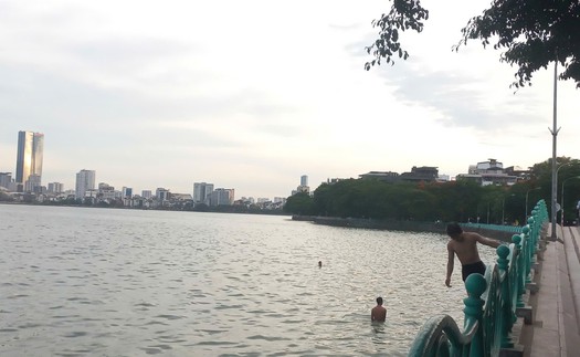 Nguy cơ đuối nước tại các bãi tắm tự phát ở sông, hồ Hà Nội