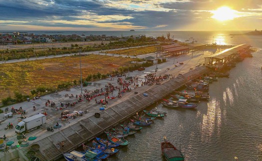 Nhịp sống sôi động tại cảng cá Cửa Nhượng, Hà Tĩnh