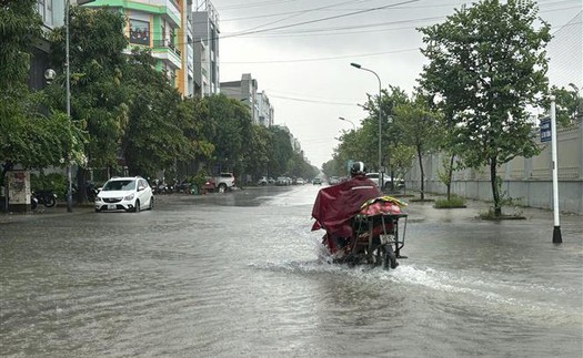 Bão số 4 lại đổi hướng, gây mưa lớn cho Nam đồng bằng Bắc Bộ và từ Thanh Hóa đến Hà Tĩnh