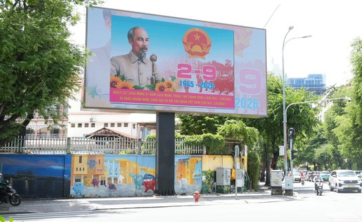 Thành phố Hồ Chí Minh rực rỡ chào mừng Quốc khánh 2/9