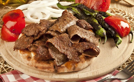 Döner Kebab: Từ món ăn đường phố đến “đế chế” ẩm thực tại châu Âu