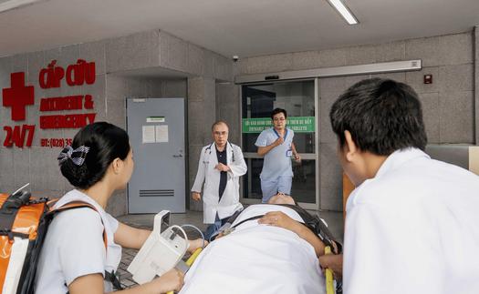 Bác sĩ vượt biển giữa đêm cứu thuyền viên người Nga nghi bị đột quỵ