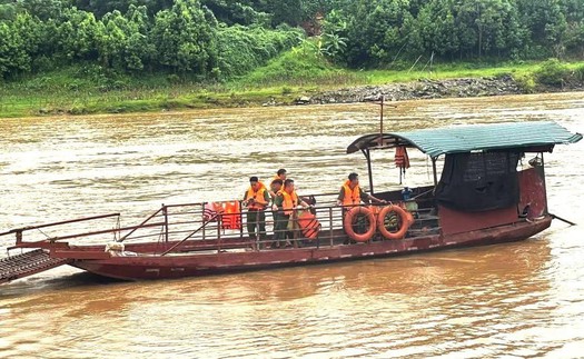 Nỗ lực tìm kiếm nạn nhân mất tích trên sông Lô