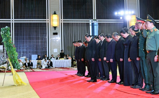 Chủ tịch Quốc hội Trần Thanh Mẫn viếng Chủ tịch Quốc hội Lào