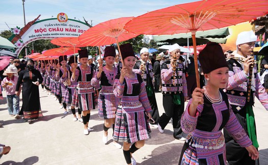 Hội tụ sắc màu văn hóa trong chương trình nghệ thuật "Mộc Châu - Tiếng gọi mùa yêu"