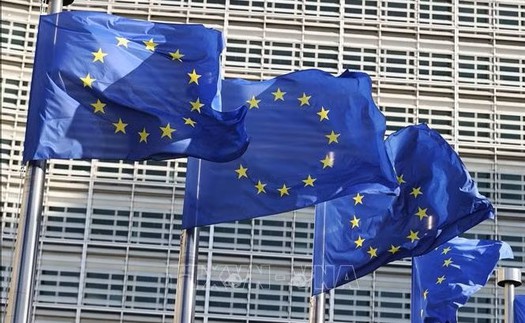 EU đề xuất cấm trẻ dưới 15 tuổi sử dụng mạng xã hội và chatbot AI