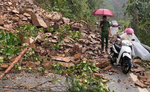 Mưa lớn gây sạt lở nhiều tuyến đường ở Lào Cai