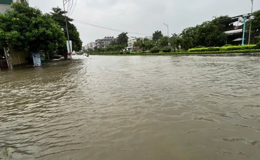 Thanh Hóa: Nhiều tuyến phố, khu dân cư ngập sâu do mưa lớn