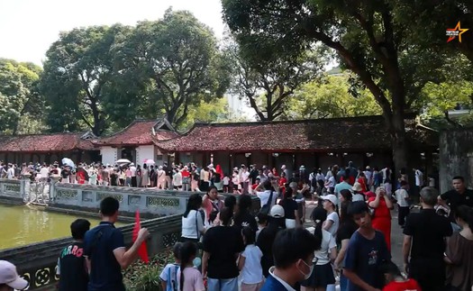 Ngày lễ nắng to: Văn Miếu - Quốc Tử Giám trở thành điểm đến lý tưởng