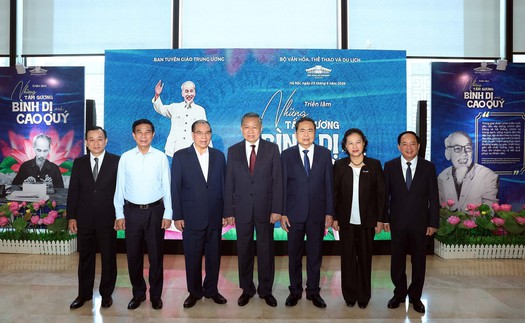 Tổng Bí thư, Chủ tịch nước Tô Lâm cùng lãnh đạo Đảng, Nhà nước tham quan triển lãm “Những tấm gương bình dị mà cao quý”