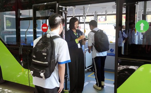Quảng Ninh: Triển khai xe buýt điện đón học sinh đến trường