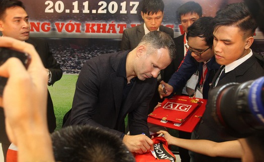 Giggs và Scholes sẵn sàng làm Đại sứ du lịch, cho con sang Việt Nam học bóng đá