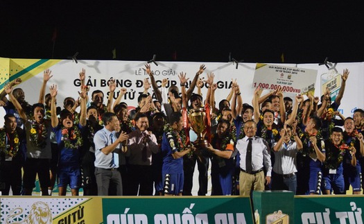 Tổng kết V-League 2018: Thúc đẩy cấp phép CLB chuyên nghiệp và cải tạo mặt sân