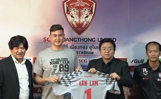 Văn Lâm ra mắt, mang áo số 1 tại Muangthong United