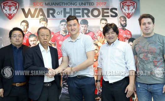 Văn Lâm gặp lãnh đạo Muangthong United trước lễ ra mắt