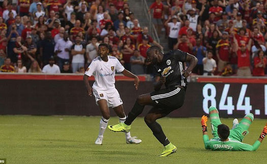 'Lukaku còn lóng ngóng lắm, khó thành công ở M.U mùa tới'