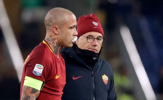 Nainggolan khoe gẫy răng sau pha va chạm với tiền vệ của Milan