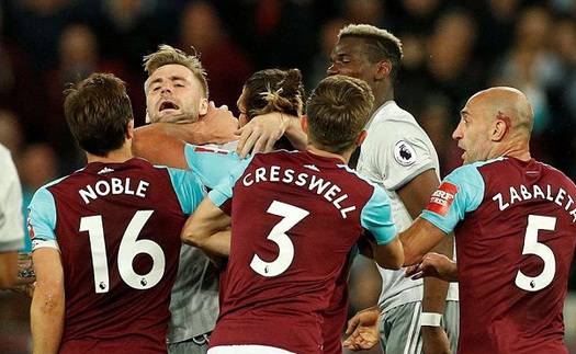 Pogba và Mark Noble ‘chiến’ nhau nảy lửa rồi lại làm hòa như... người yêu