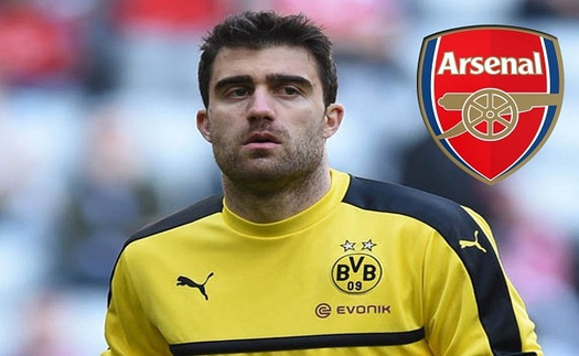 Tại sao Arsenal vẫn chưa công bố hợp đồng với Sokratis?