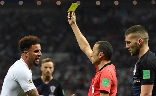 CĐV Anh kêu gọi FIFA điều tra trọng tài Cuneyt Cakir vì ‘thiên vị Croatia’