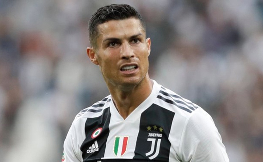 EA Sports gỡ hình của Ronaldo trên trang chủ, cổ phiếu Juventus giảm mạnh