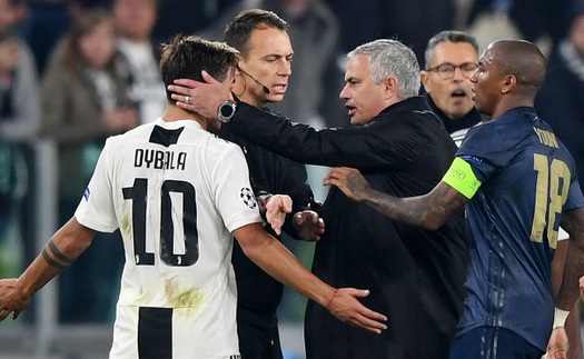 Dybala nói gì với Mourinho sau màn ăn mừng khiêu khích tại Turin?