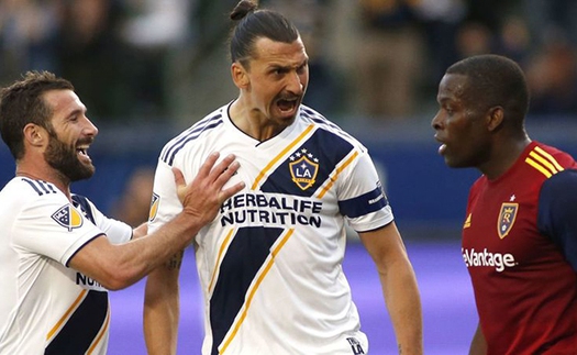 Ibrahimovic gây sốc với ăn mừng khiêu khích thẳng mặt đối thủ ở giải MLS