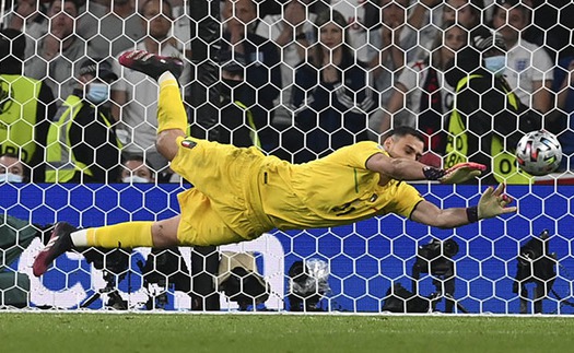 Donnarumma hay nhất EURO 2021, Ronaldo giành Chiếc giày Vàng