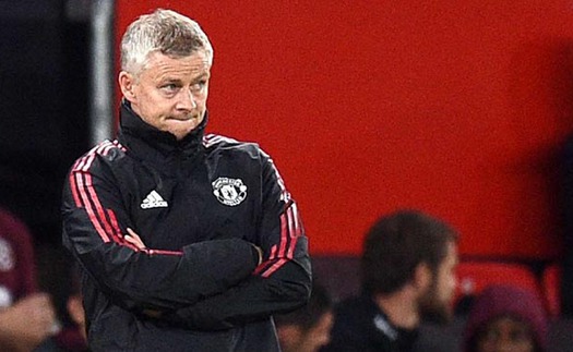 CĐV MU kêu gọi sa thải Solskjaer sau khi bị loại khỏi cúp Liên đoàn