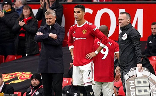 Tin tức MU 19/10: Carragher chỉ ra 2 vấn đề của MU, Solskjaer vẫn chưa trong vùng an toàn