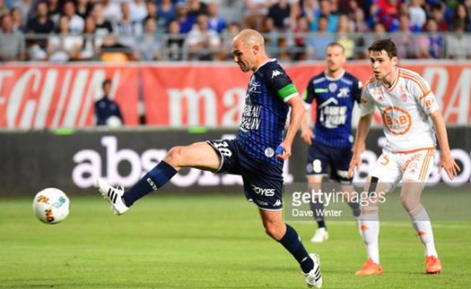 Soi kèo nhà cái Troyes vs Lorient. Nhận định, dự đoán bóng đá Pháp (1h00, 2/12)