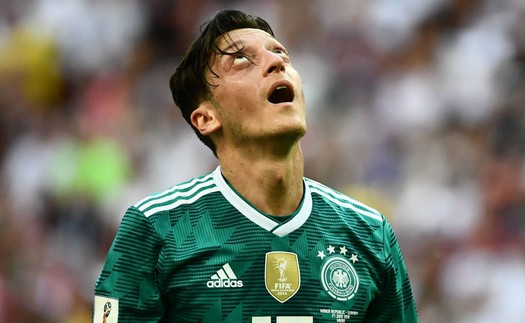 Mesut Oezil sắp trôi giạt sang Indonesia, cộng đồng mạng tiếc nuối