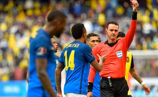 Ecuador 1-1 Brazil: Trọng tài ba lần bẻ còi, Brazil thoát hiểm