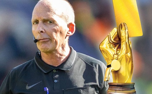 'Vua thẻ vàng' Mike Dean sẽ được tri ân quà đặc biệt khi giải nghệ vào cuối mùa?