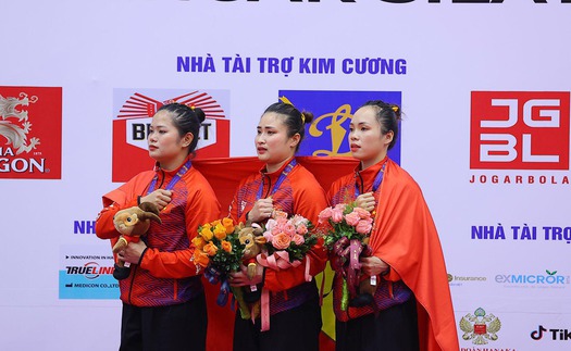 Ba VĐV Pencak Silat bật khóc sau khi đem HCV về cho Việt Nam