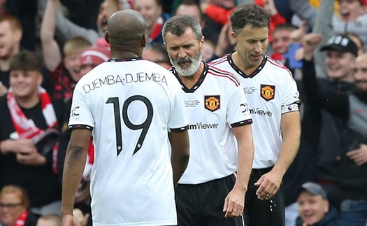 Roy Keane bị CĐV la ó khi các huyền thoại MU thua huyền thoại Liverpool