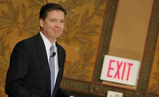 Gần nửa dân Mỹ tin cựu Giám đốc FBI Comey hơn Tổng thống Donald Trump