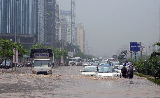 Nhiều khu đô thị mới ở Hà Nội cứ mưa là thành 'ốc đảo': Vì sao?