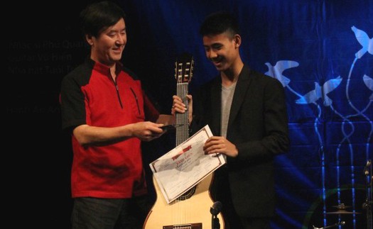 Liên hoan Guitar Quốc tế Alma Hà Nội: tìm được chủ nhân chiếc đàn 5.500 USD