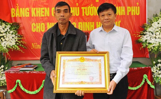 Truy tặng Bằng khen của Thủ tướng Chính phủ cho nhà báo Đinh Hữu Dư