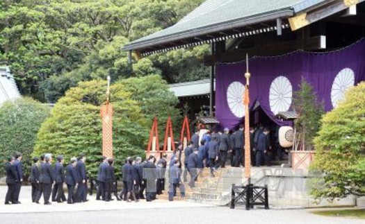 Thủ tướng Nhật Bản gửi đồ lễ tới đền Yasukuni bị coi là 'biểu tượng chủ nghĩa quân phiệt Nhật Bản'