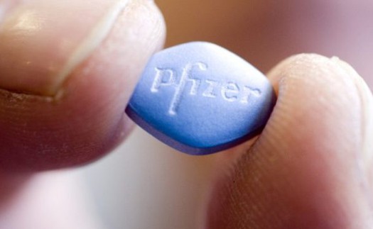 Đàn ông cả làng luôn rạo rực vì suốt ngày hít khói Viagra