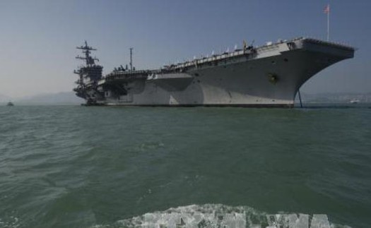 Đoàn cán bộ liên ngành Việt Nam thăm tàu sân bay Hoa Kỳ USS Carl Vinson