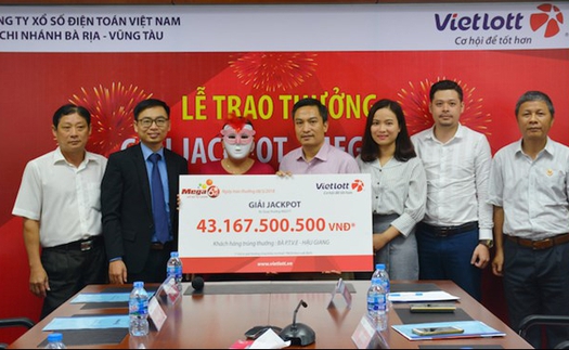 Vietlott trao thưởng giải Jackpot hơn 43 tỷ đồng cho nữ khách hàng ở Hậu Giang