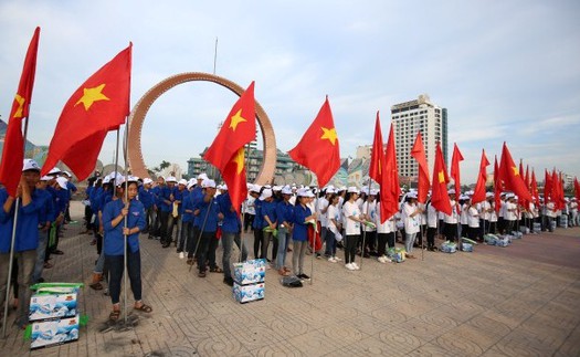 Hơn 1.000 thanh niên tham dự lễ ra quân chiến dịch 'Biển Việt Nam xanh'