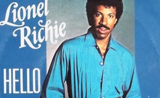 Ca khúc 'Hello': Chần chừ như Lionel Richie