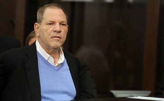 Harvey Weinstein chính thức bị truy tố tội hiếp dâm và cưỡng bức tình dục