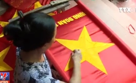 VIDEO thăm ngôi làng hơn 70 năm may cờ tổ quốc