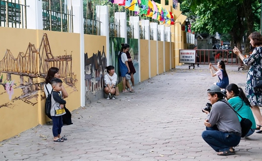 Tranh cãi về 'phố bích họa' Phan Đình Phùng (Hà Nội): Phá vỡ cảnh quan và không cần thiết?